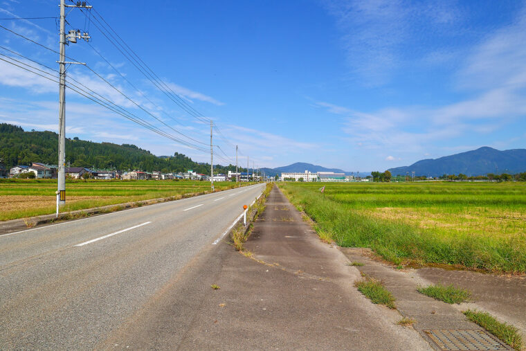 白い建物がおばたのお兄さんが通学していた新潟県立小出高等学校