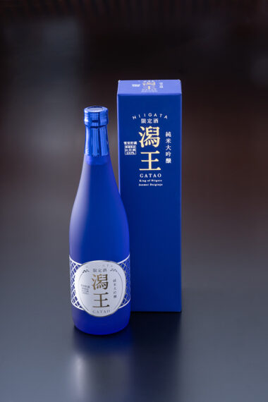 『純米 大吟醸 潟王』（720ml 3,300円）