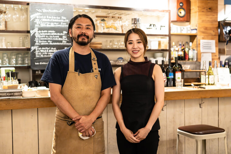 「ごちそうさまでした！」。店主・布澤さんとパチリ