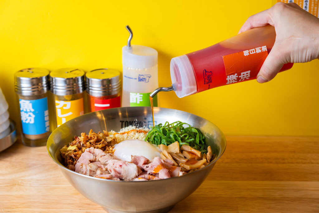 油そば 大盛り油そば】バイク女子とバイク走らせて大量背脂の激ウマ油