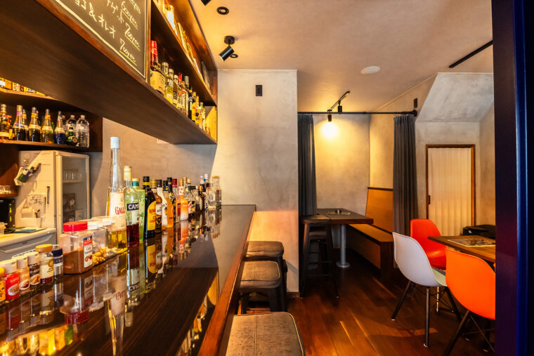 店主との会話を楽しめるカウンター席がおすすめ