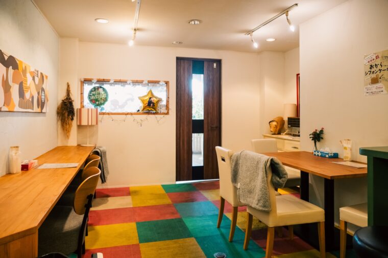写真右側のテーブル席がワンちゃんと食事OK。1席のみのため、来店前に席予約をするのがおすすめ