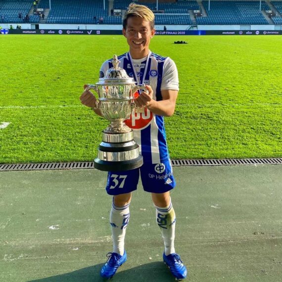 田中亜土夢／1987年10月生まれ、新潟県出身。2006年にアルビレックス新潟に入団。2014年まで在籍し、公式戦通算200試合に出場。2015年、フィンランドのHJKヘルシンキに移籍。2018年よりJリーグのセレッソ大阪に加入するも、2020年に再びフィンランドのHJKヘルシンキに復帰。2025シーズンは自身初のフィンランド国内移籍で1部リーグのKTPへ