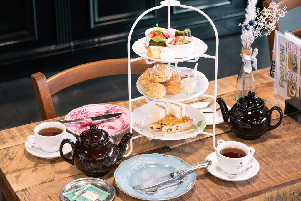 CAFE Smiths'】SUWADAOPEN FACTORY併設のカフェでアフタヌーンティーを