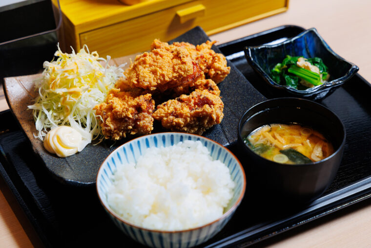 幅広い世代に人気の『唐揚げ定食』（1,100円）