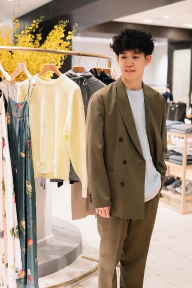 CABaNのダブルブレストジャケット74,800円、パンツ46,200円（税込）
