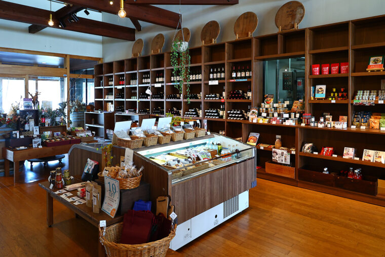 ワインのほか、ワインに合うおつまみも扱う