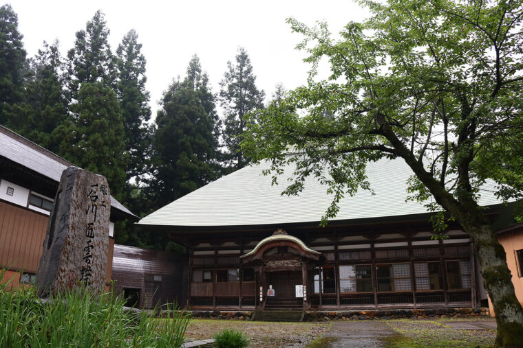 宮大工として本堂を建てた石川雲蝶は、建具から彫刻までも手掛けた