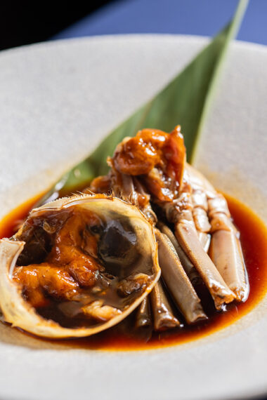 トロトロになったカニ味噌と香辛料が染み込んだカニ肉が絶品の上海蟹の紹興酒漬け　