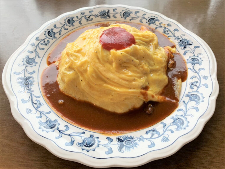 『オムライス』（1,089円）はコク深いデミグラスソースが味の決め手