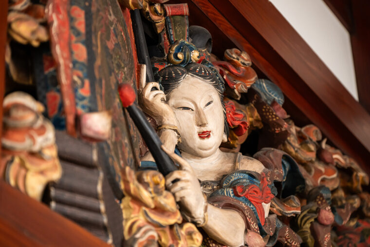 天女の彫刻をはじめ、雲蝶が残した作品は100点以上を数える