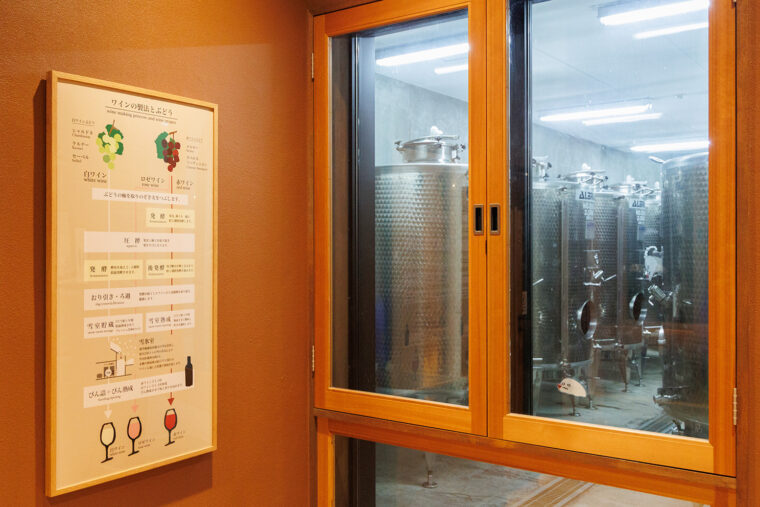 パネルで雪室の仕組みを解説しています