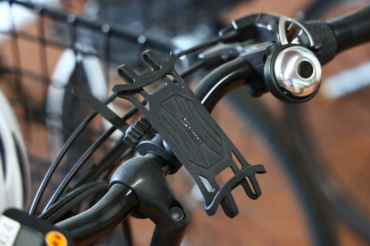 スマホホルダー付きです！