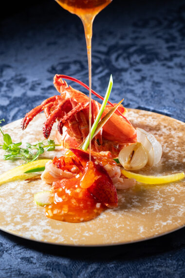 さっと油通しし、慶楽特製のチリソースを絡めた『カナダ産活オマール海老のチリソース』（要予約特別料理）