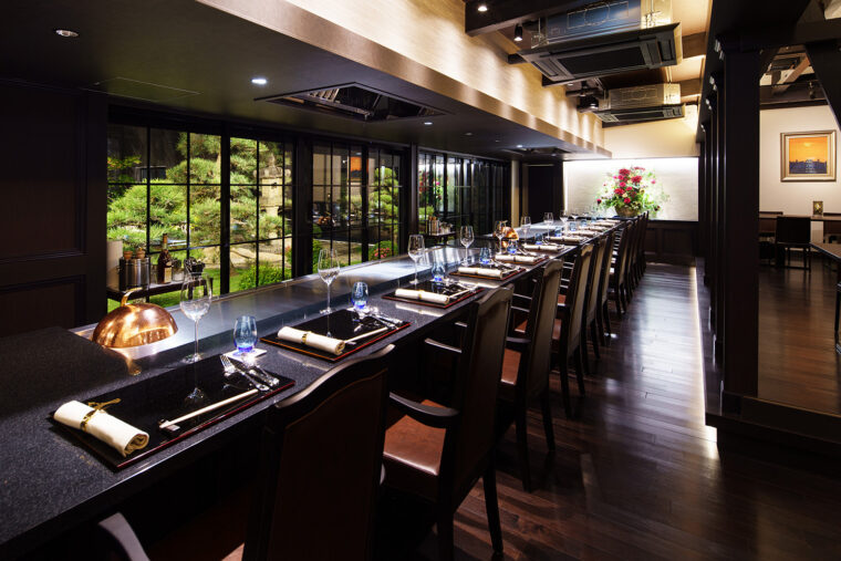 ライトアップされた日本庭園と迎賓館として使われていた洋館とのコントラストも素敵