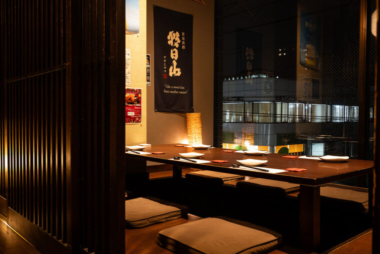 笹出線沿いにお店を構える