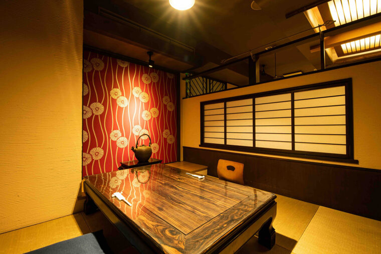 店内は大小さまざまな個室を完備