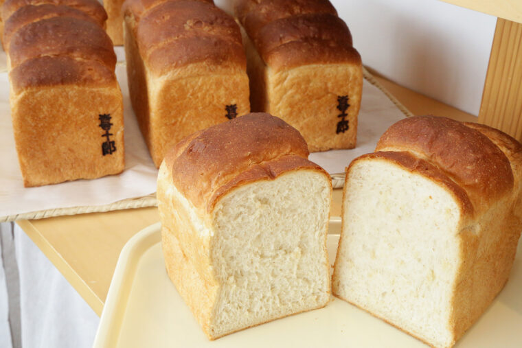 『湯種仕込みの山型食パン』（1斤380円）