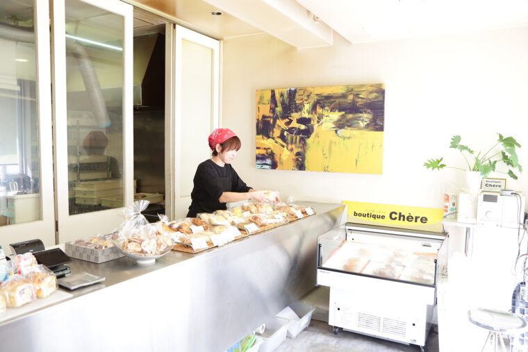 店内。「お客さんとの会話を大切にしたい」という思いから、カウンターで注文を受けるスタイルです