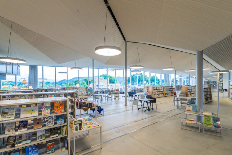 約15万冊の本を所蔵