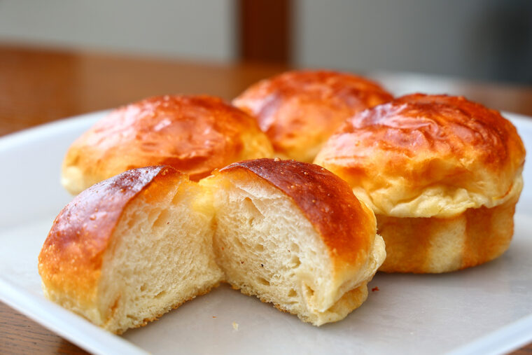 『もっちりバター』（1個220円）