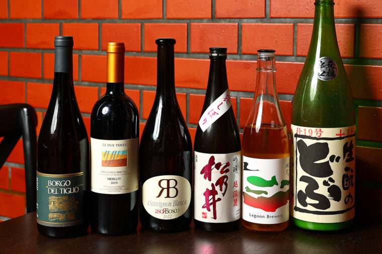 厳選したワインと日本酒。お酒や料理内容は入荷により異なる
