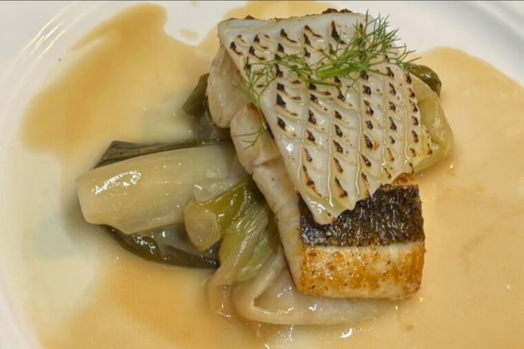 コースで味わえる『ヒラメのポワレと甲イカのホワイトバルサミコ酢ソース』
