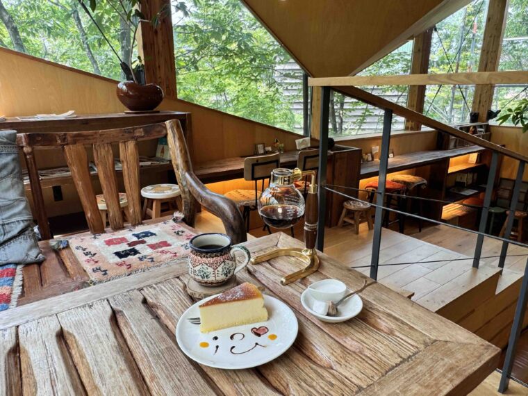 サイフォンだてのコーヒーを味わいながらゆっくり過ごして