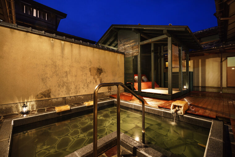 四季の風情を感じられる露天風呂