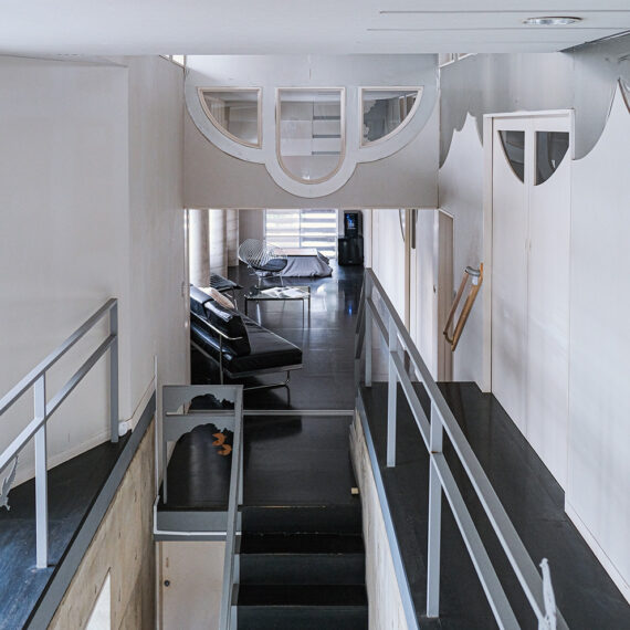 豪雪を考慮し、2階にリビング、ベッドルームが備えられている