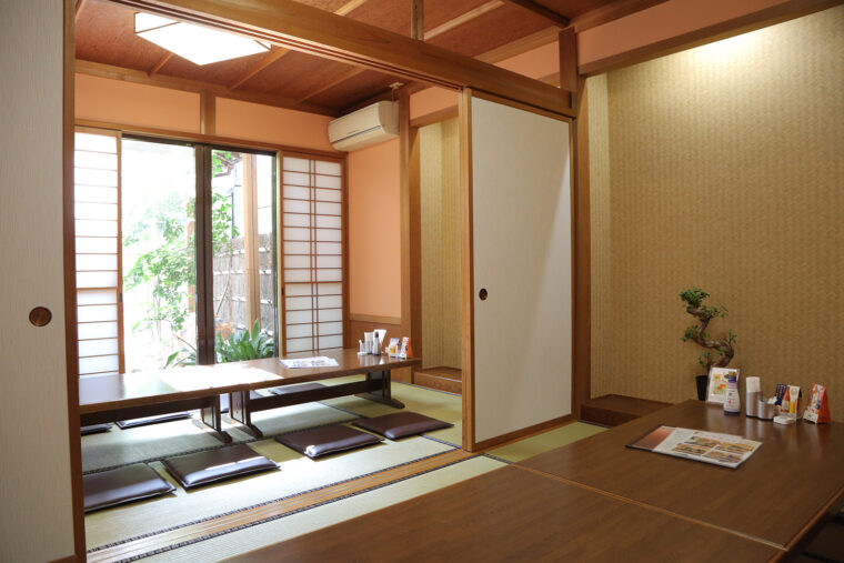 落ち着いた空間が広がる座敷席は、15名前後の会食にぴったり