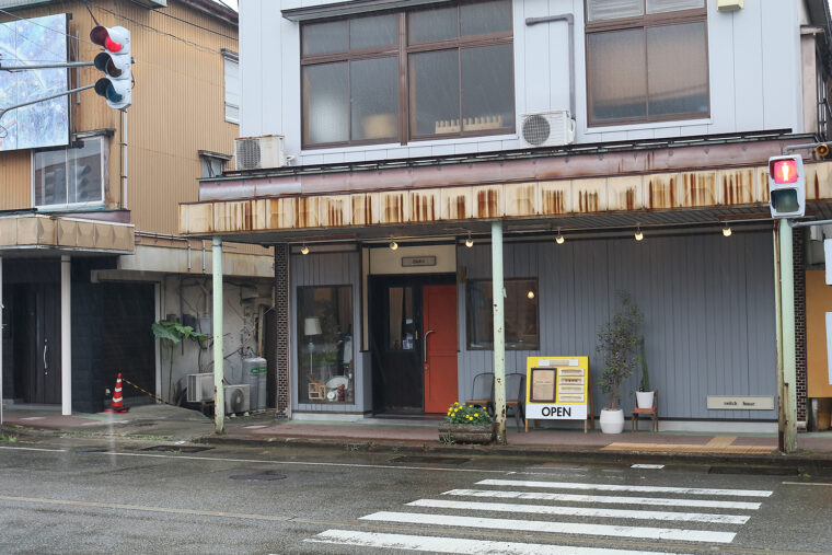 場所は南魚沼市六日町、新潟縣信用組合 六日町支店近く