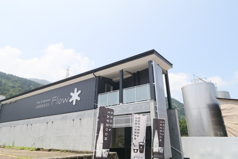 場所は湯沢郵便局近く。白瀧酒造の敷地内