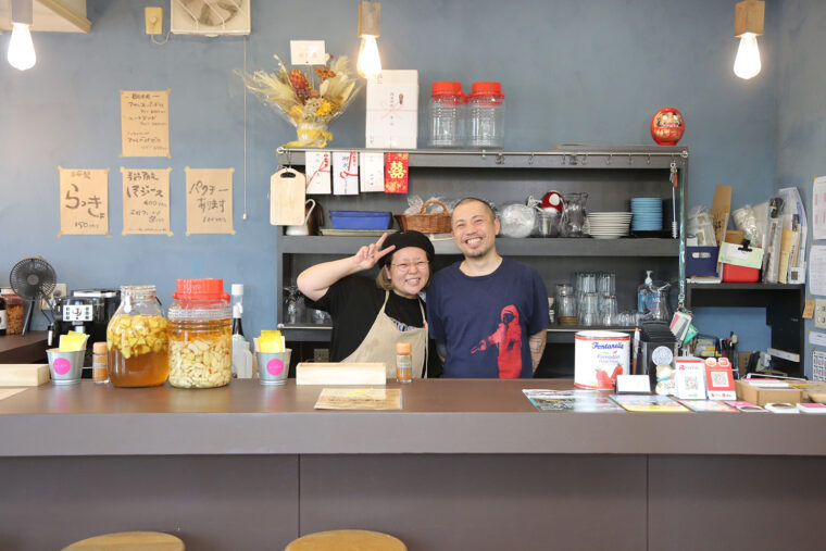 店主・JUDYさんとご主人の明るさもお店の魅力のひとつ