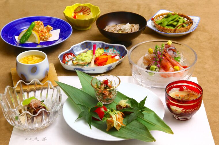 『会席フルコースと新潟えだまめ盛』（9,680円・サ込）。9月末まで提供