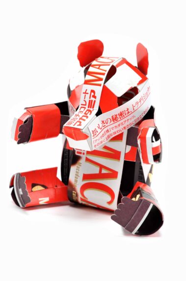 マカダミアチョコの空き箱から作られたパンダ