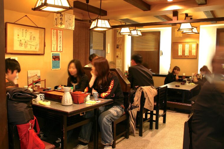 【須坂屋そば 新潟駅前店】新潟市中央区弁天1-4-29 IMAビル　☎︎025-241-7705