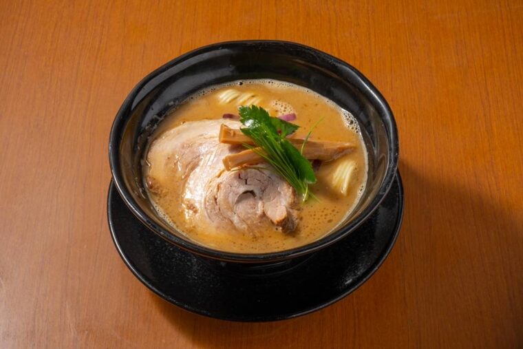 魚介系のダブルスープが味わい深い『ラーメン』も！