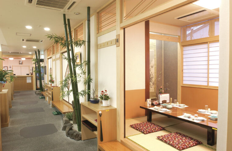 【富寿し高田駅前店】上越市仲町4-7-26	☎︎025-524-5181