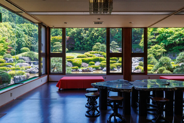 美術館横には美しい玉翠園が。あわせて寄ってみて