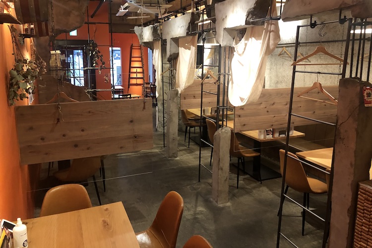 【ナガオカバル Luigi】長岡市東坂之上町2-3-5 服部ビル1F　☎︎0258-36-9770