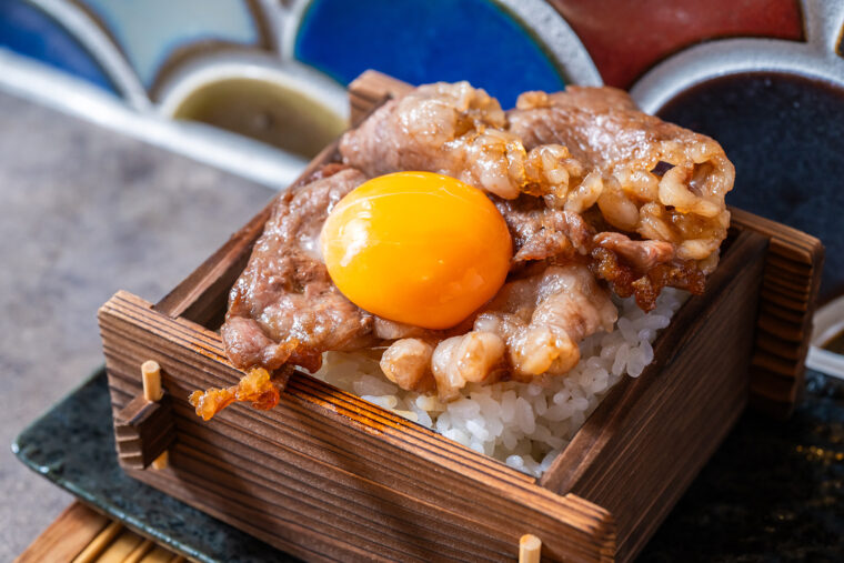 卵をトッピングして自分流にアレンジ！