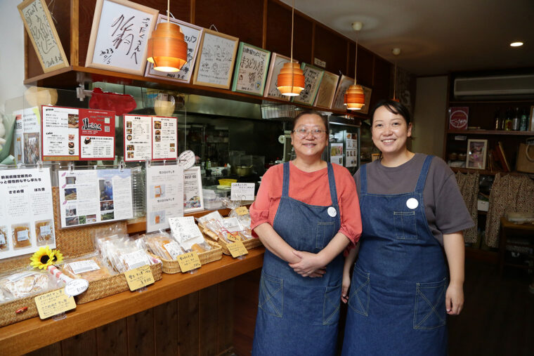 福嶋さん親子が丹精込めて作る、どこか懐かしくてやさ しい味わいの料理がお腹も心も満たしてくれる