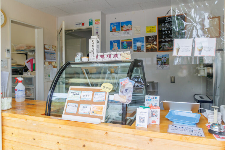 ミルクジェラートとソフトクリームを食べ比べるのもまた一興です