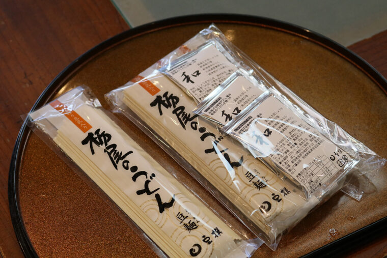 豆乳を麺に練り込んだ『栃尾のうどん』も人気なのだそう