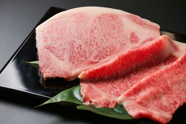 にいがた和牛 新発田牛（しばたうし）／2021年春に新たな地域ブランドとして誕生。新発田市産の米の稲わらを飼料として加えることで上質な肉質と脂を生み出している