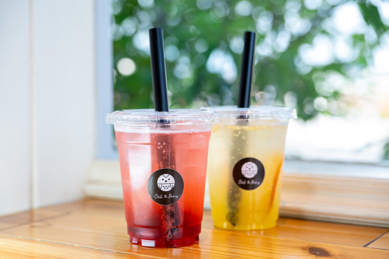 自家製の『フルーツビネガーソーダ』（各400円）はパンのおともに！