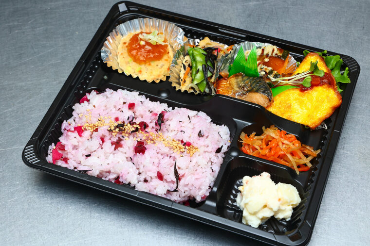 『ヘルシーさくら弁当』（660 円）