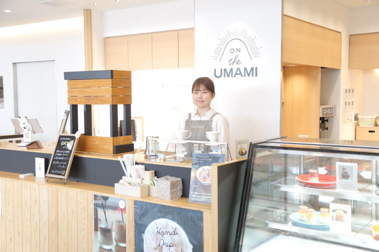 「ソフトクリームはテイクアウトも可能です」と店長の田中里奈さん