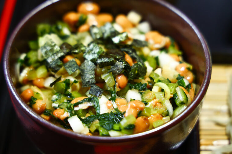 『切ぜえ丼』。 「切りぜえ」のシャキシャキとした食感がポイントです